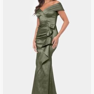 Xscape off-the-shoulder sweetheart neck taffeta  Retail $350 Size 4